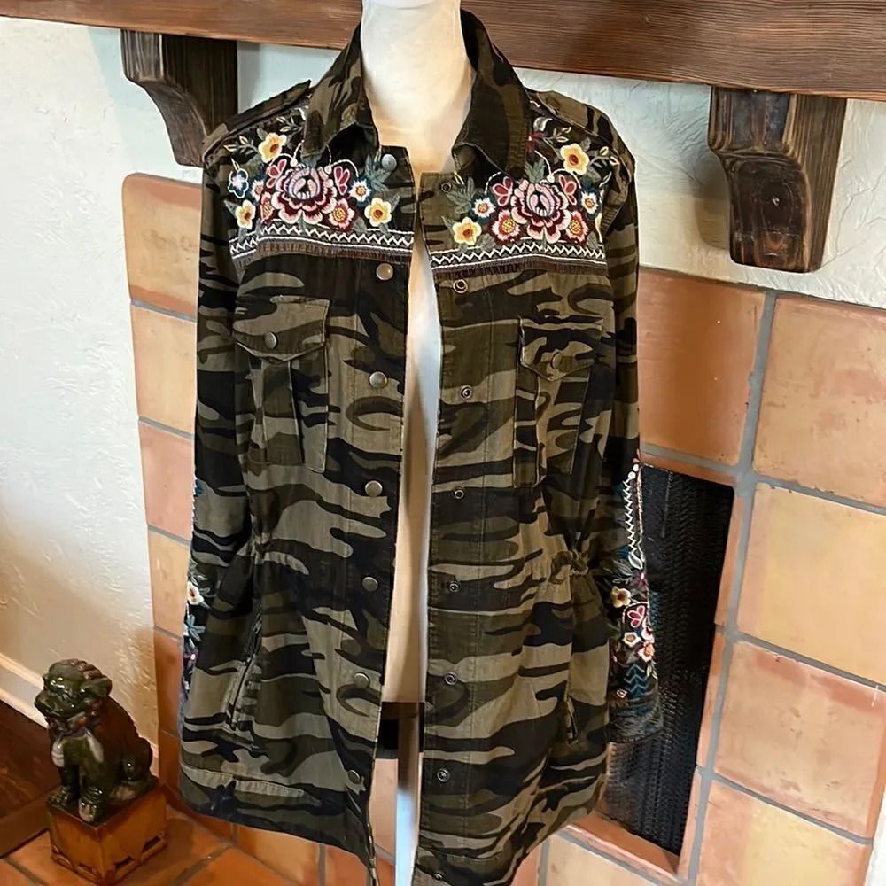 Johnny Was Raquel embroidered camo print drawstring waist corduroy jacket, S!
